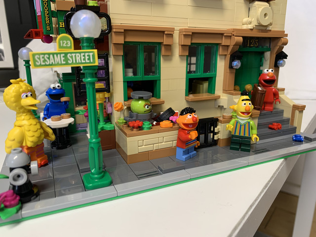 LEGO MOC Sesame Street Corner by lawis | Rebrickable - Build with LEGO