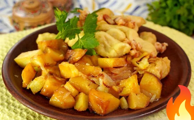 Постер Жареный картофель с луком и нудлями