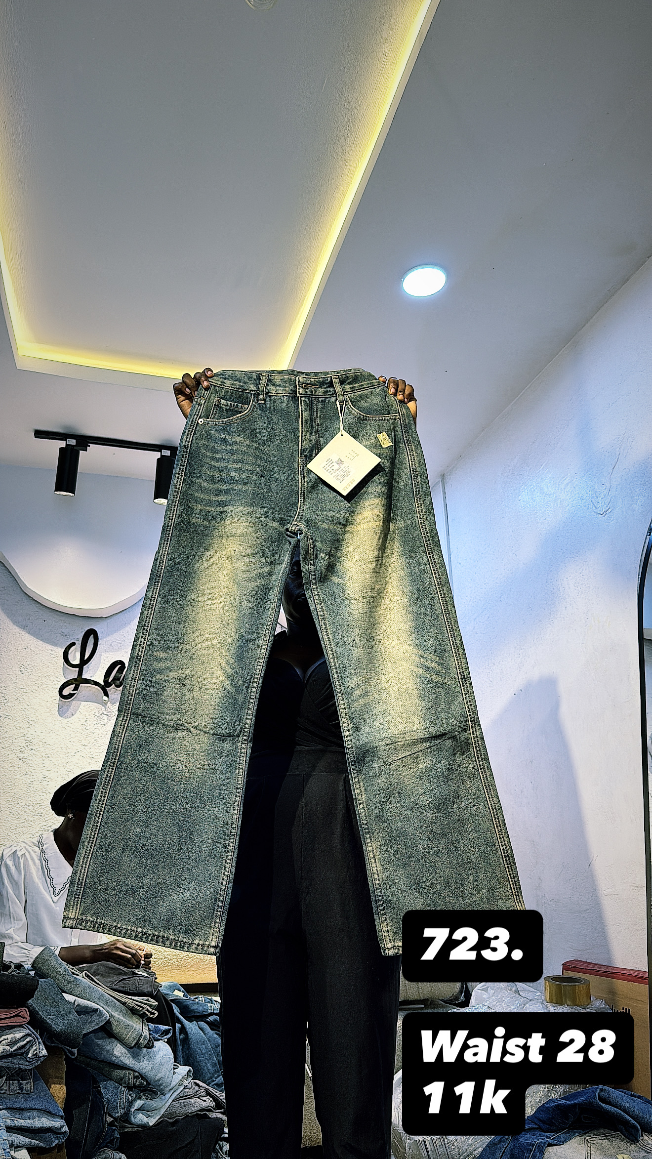 Waist 28