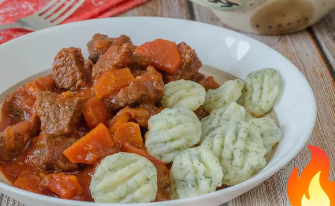 Постер Рагу из говядины в томатном соусе, с картофельными ньокками