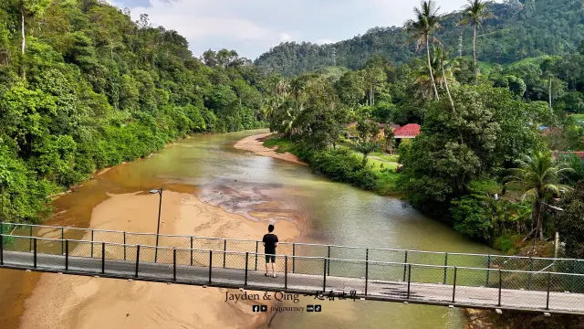Kolong Pahat Hanging Bridge3.webp