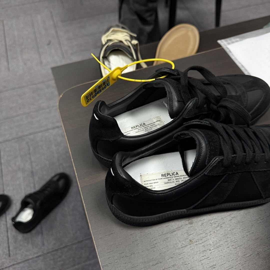 Margiela Gats (All Black)