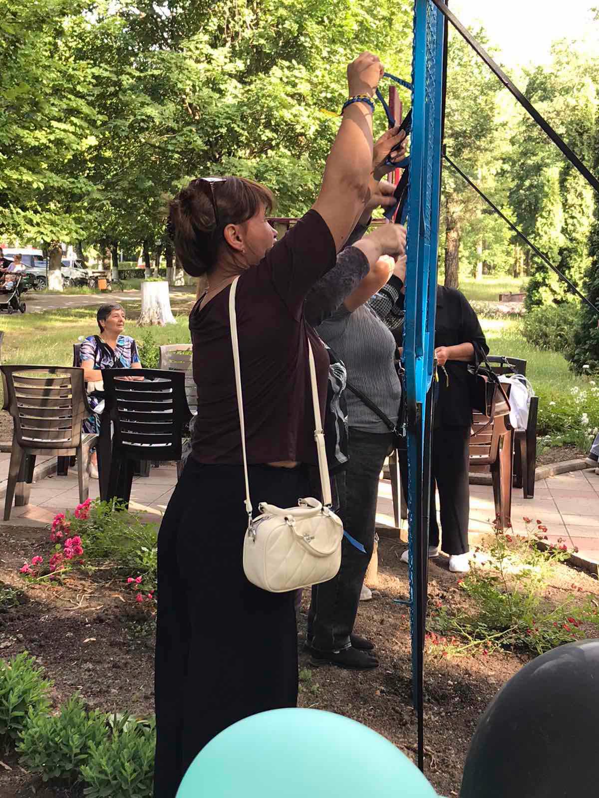 Інсталяцію "Крила надії" на честь зниклих, полонених і загиблих захисників встіновили в Маловисківській громаді | Новини Кропивницького і Кіровоградської області
