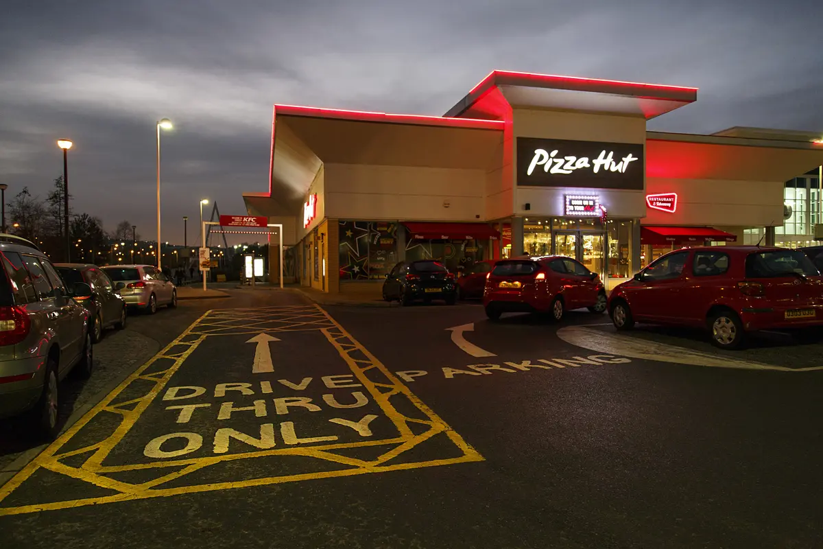 Pizza Hut schimbă proprietarul: tranzacție de 2,7 miliarde dolari