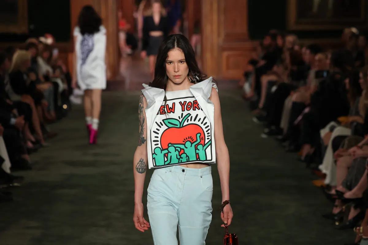 Fine Art se întâlneşte cu Rock 'n' Roll la Louis Vuitton Cruise 2027