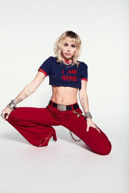 Miley-White-Seamless-01-124