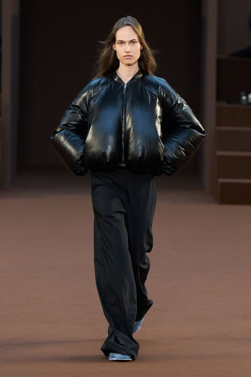 Loewe: il bomber Inverno 2022/23 amato dalle star Loewe: il bomber Inverno 2022/23 amato dalle star
