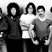 queen-with-mack
