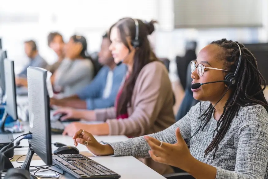 Illustration - Les call centres africains forment l'IA de Meta et Anthropic — qui capture vraiment la valeur ?