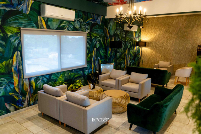 Lounge Bar