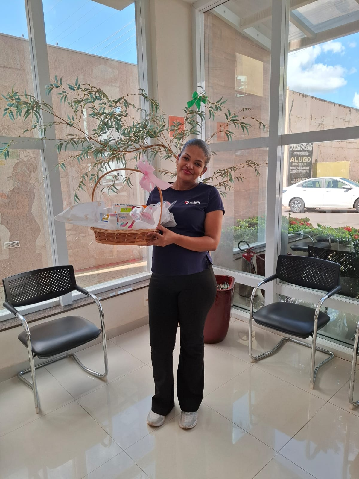 Sincomerciários entrega kits de maternidade para as mães comerciárias