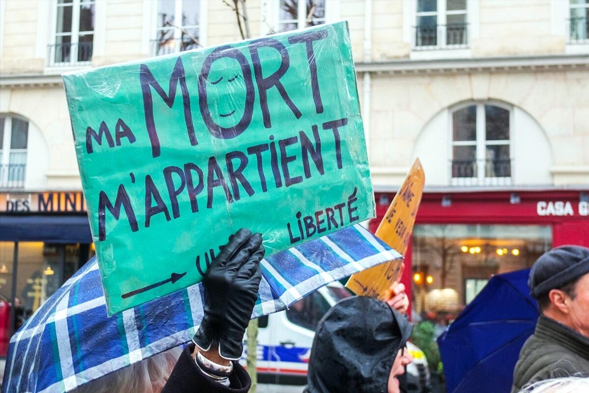 Illustration - France : la loi sur l'aide à mourir entre en vigueur, un débat qui dépasse l'Hexagone
