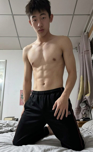 k106 腹肌高中生.jpg