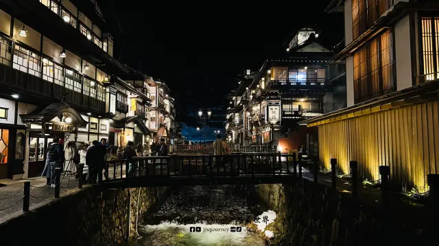 银山温泉街7.webp