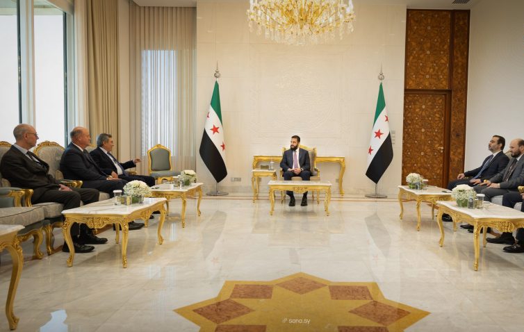 الرئيس الشرع يبحث مع مسؤولي شركتي كونوكو فيليبس ونوفاتيرا إنرجي آفاق التعاون في قطاع الطاقة