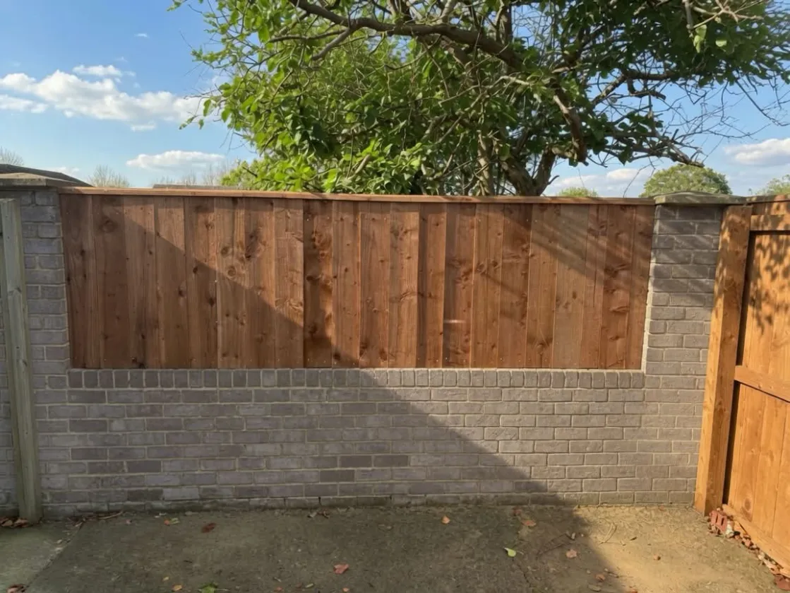 Close Boarded Fencing installation example 8