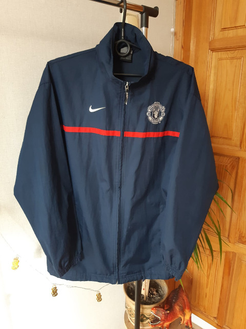 man-utd-jacket-deep-blue