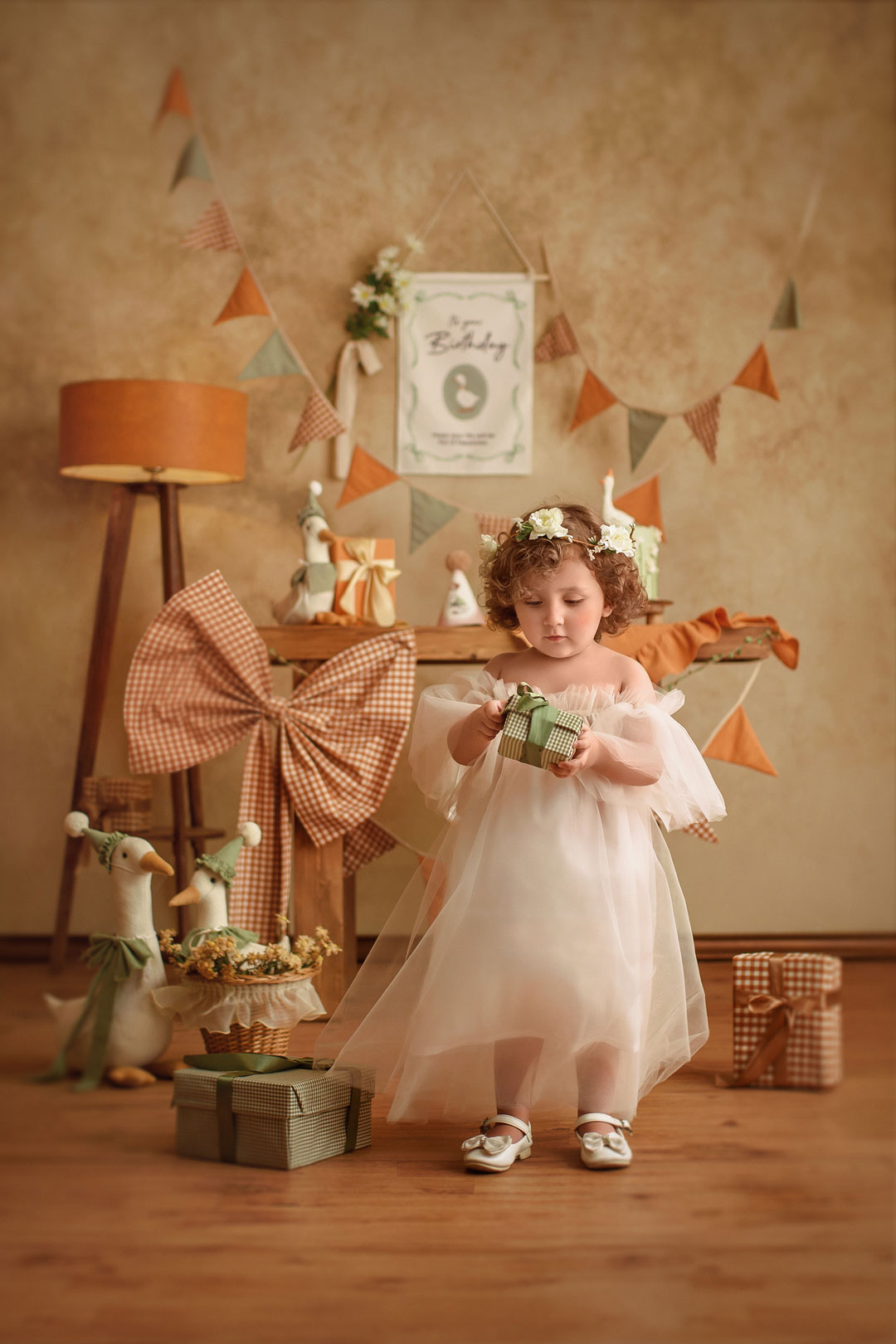 آتلیه کودک نویسا مشهد - عکاسی نوزاد و کودک با دکورهای روشن و مینیمال