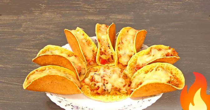 Постер Панкейки а-ля такос: кукурузные лепёшки с мексиканской начинкой