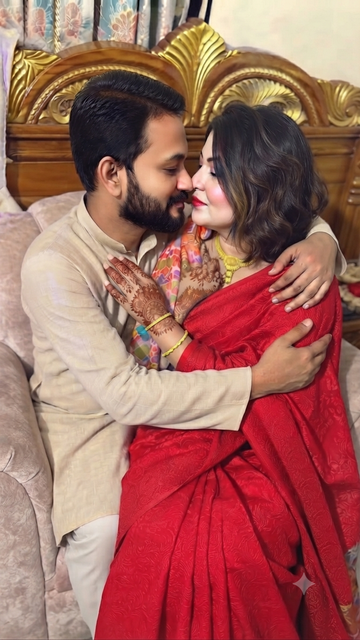 দুইজন বিয়ে সময় কার ছবি