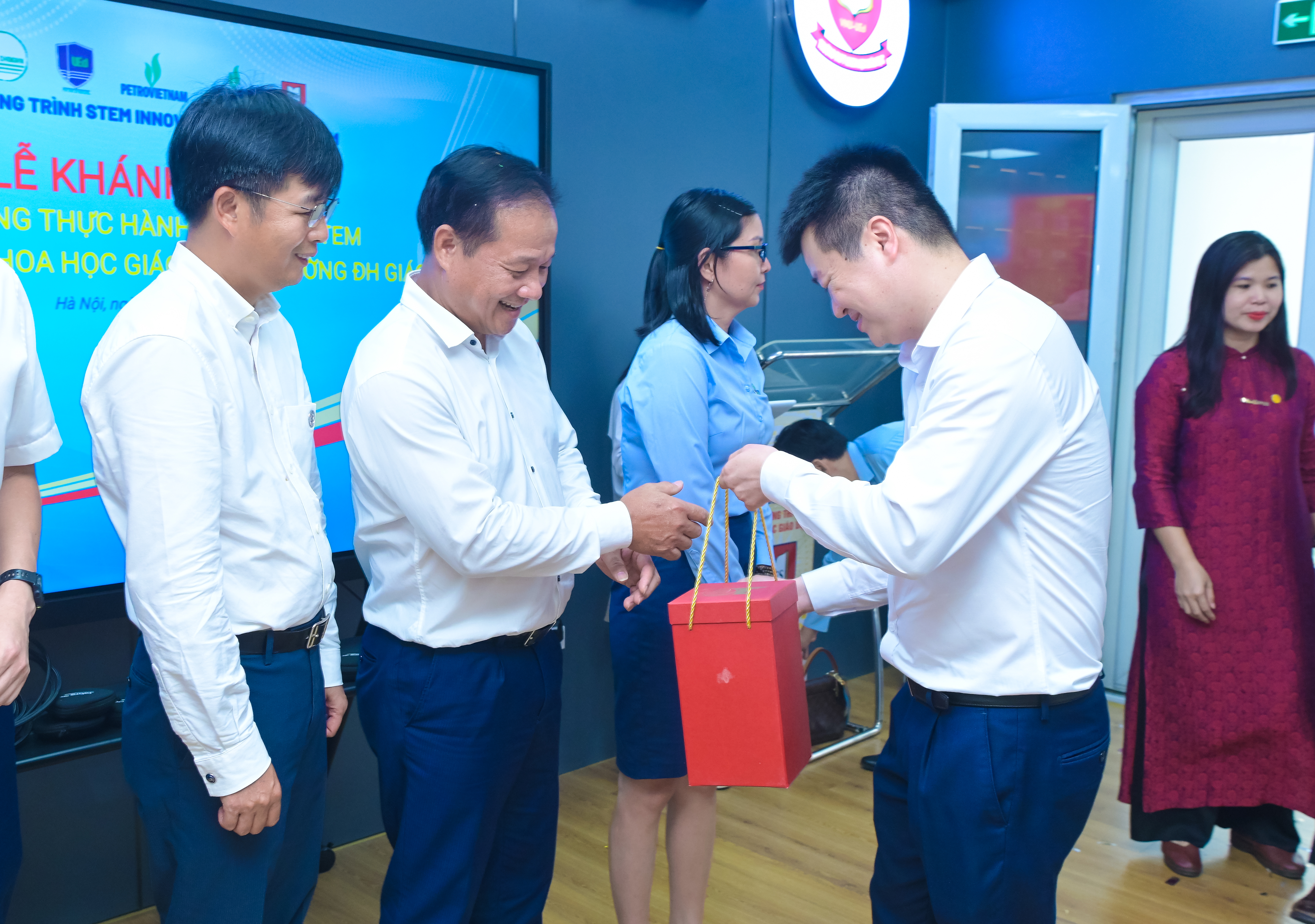 Lễ khánh thành phòng STEM HES 9