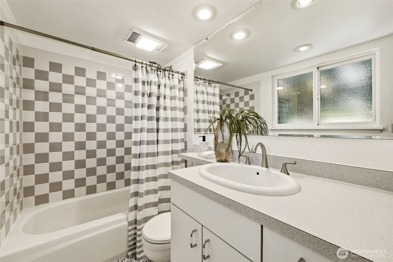 Modern guest bathroom renovation