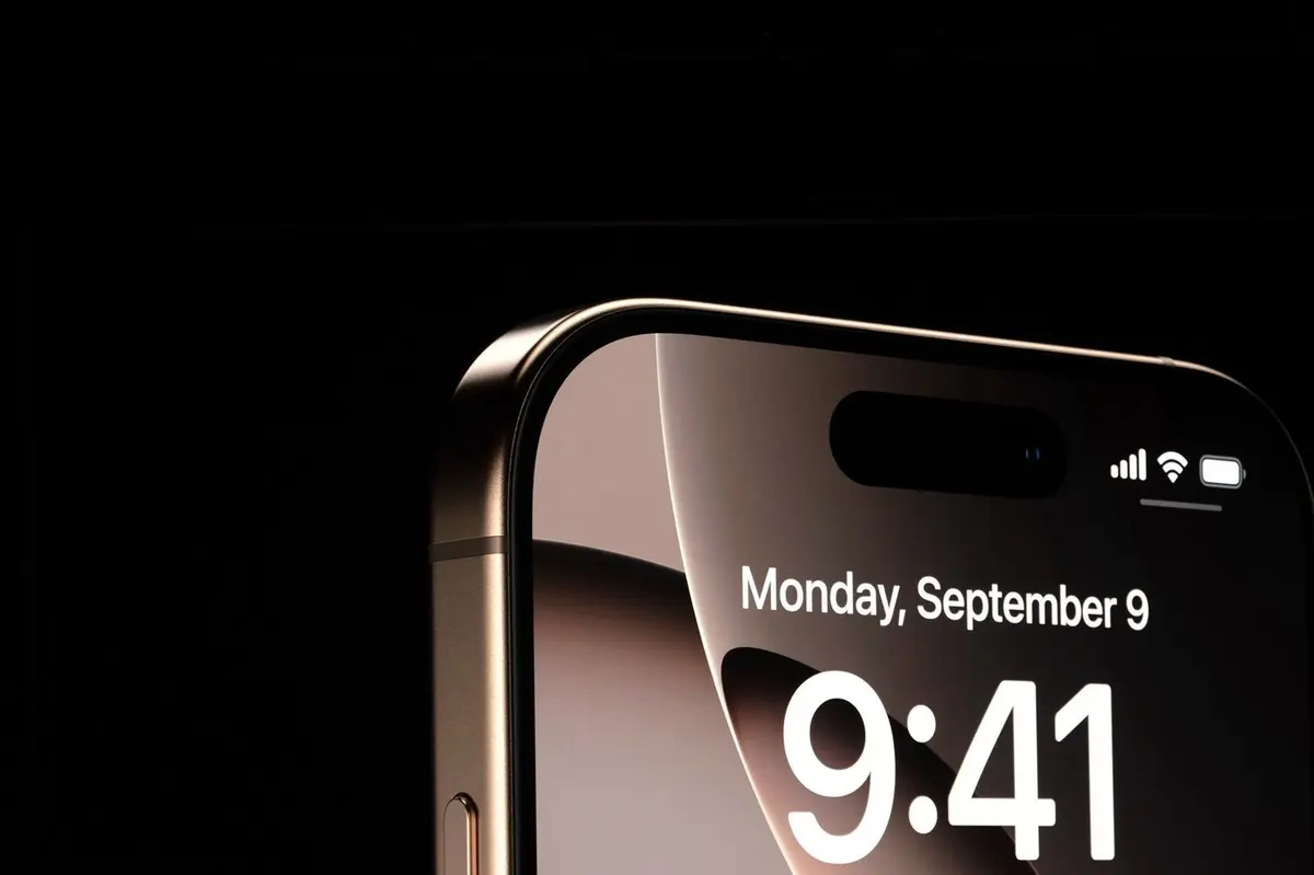 Apple, prinsă pe picior greșit: Un an de întârziere pentru o breșă critică de confidențialitate