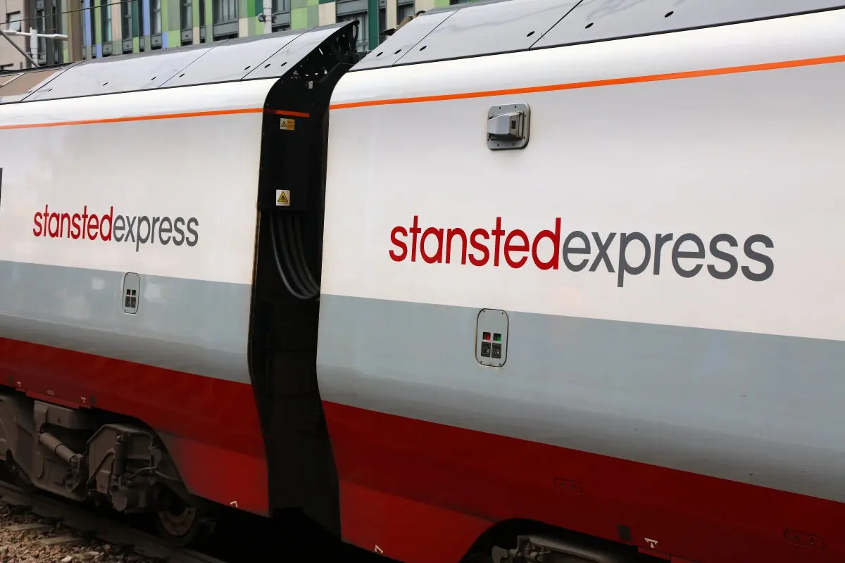 Aeroportul britanic testează trenurile de noapte pentru prima dată