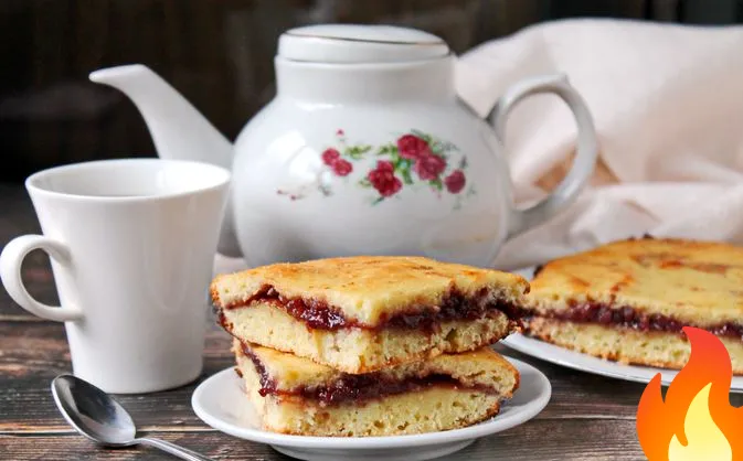 Фото Манник на кефире, с повидлом