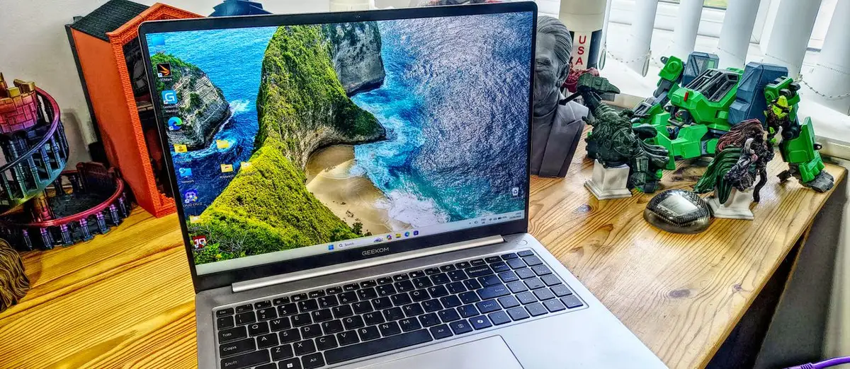 GeekBook X16 Pro Offers Solid Performance with Previous-Gen Intel Chips
