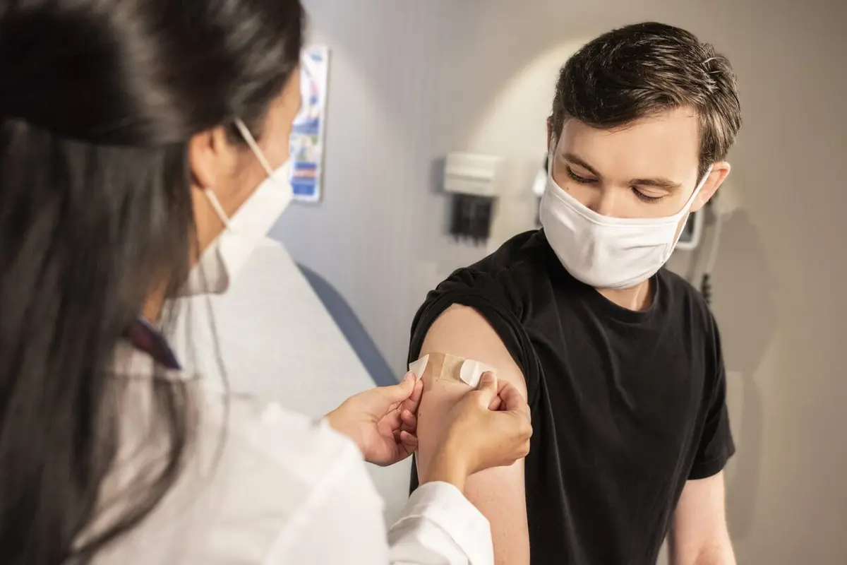 Strong Flu Programs Boosted Early COVID Vaccine Rates