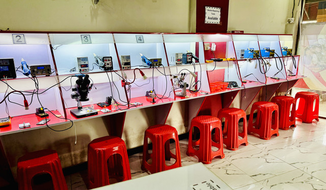 Mobile Repairing Course i Smart Training Institute (6).jpg