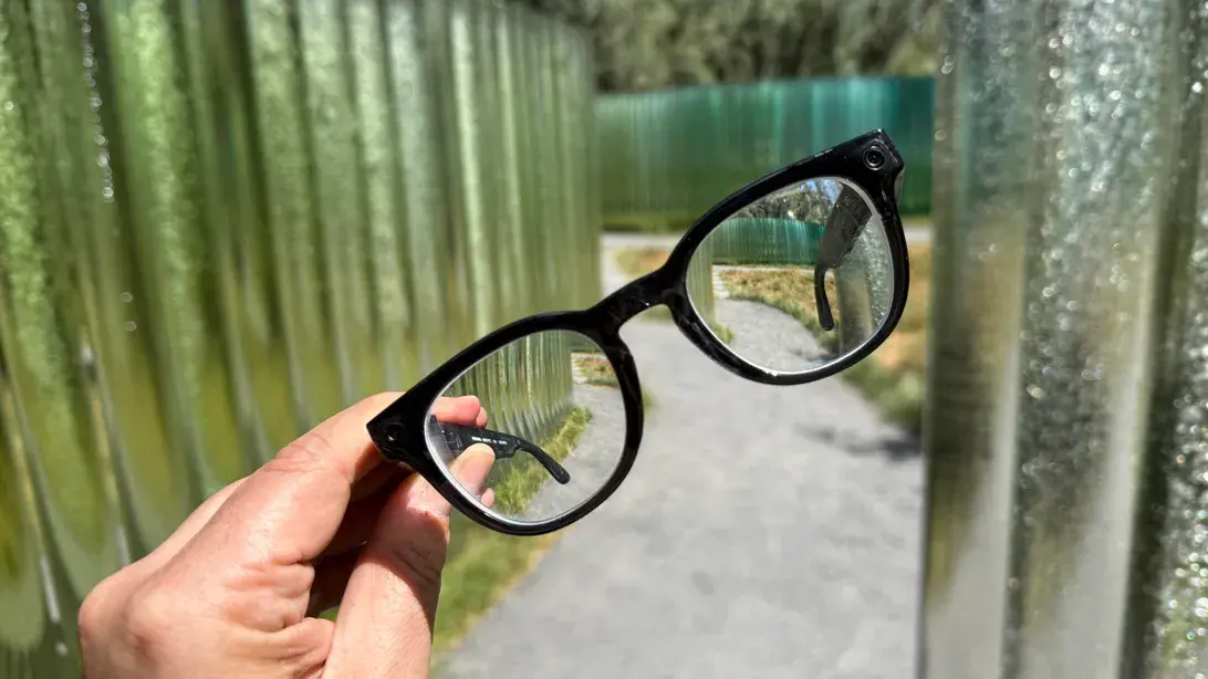 Smart Glasses Raise Surveillance Concerns with Facial Recognition Tech