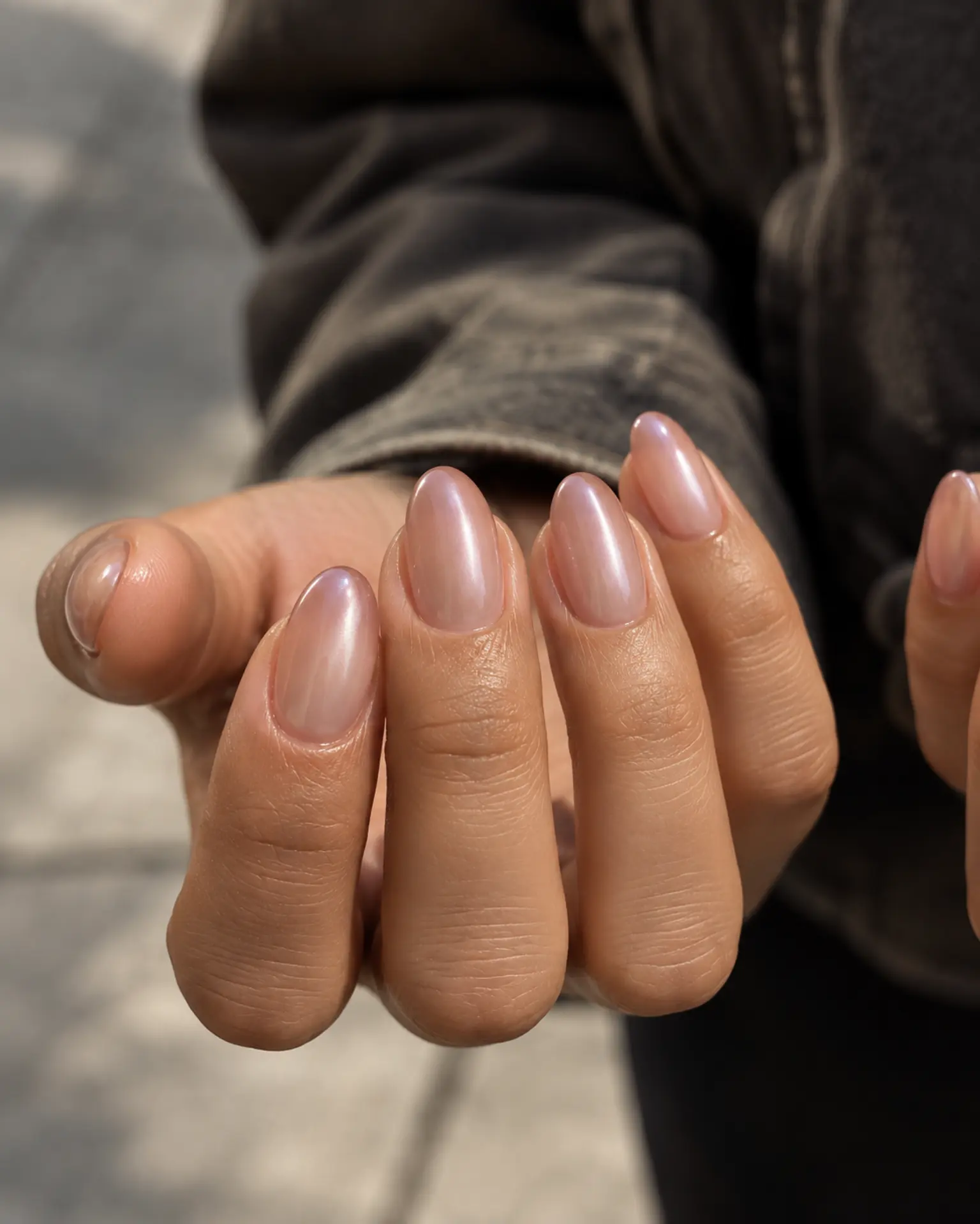 Round Glazed Pearl Veil manicure inspiration for round nail ideas