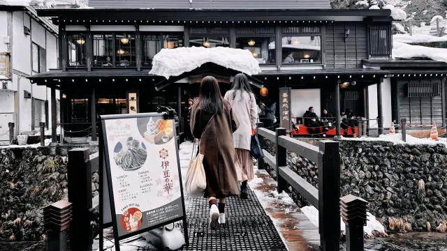 银山温泉街2.webp