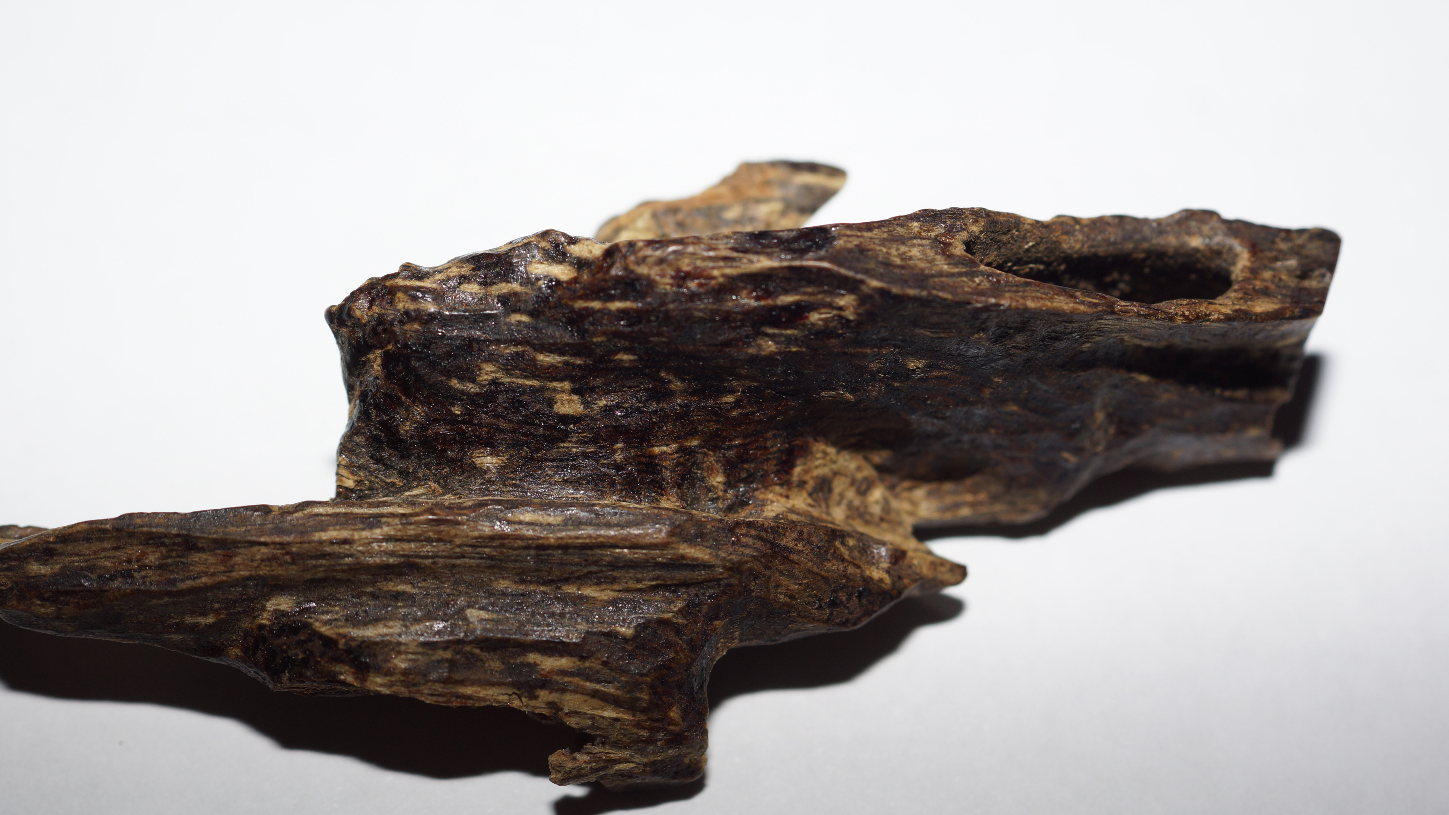 [Ouddict.com] Oud Wood