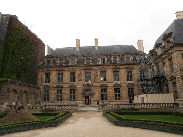 Hotel de Sully 2