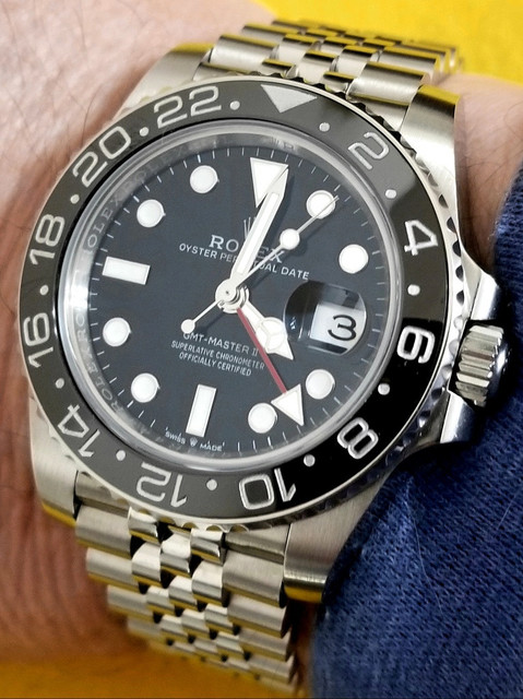 15807176881371