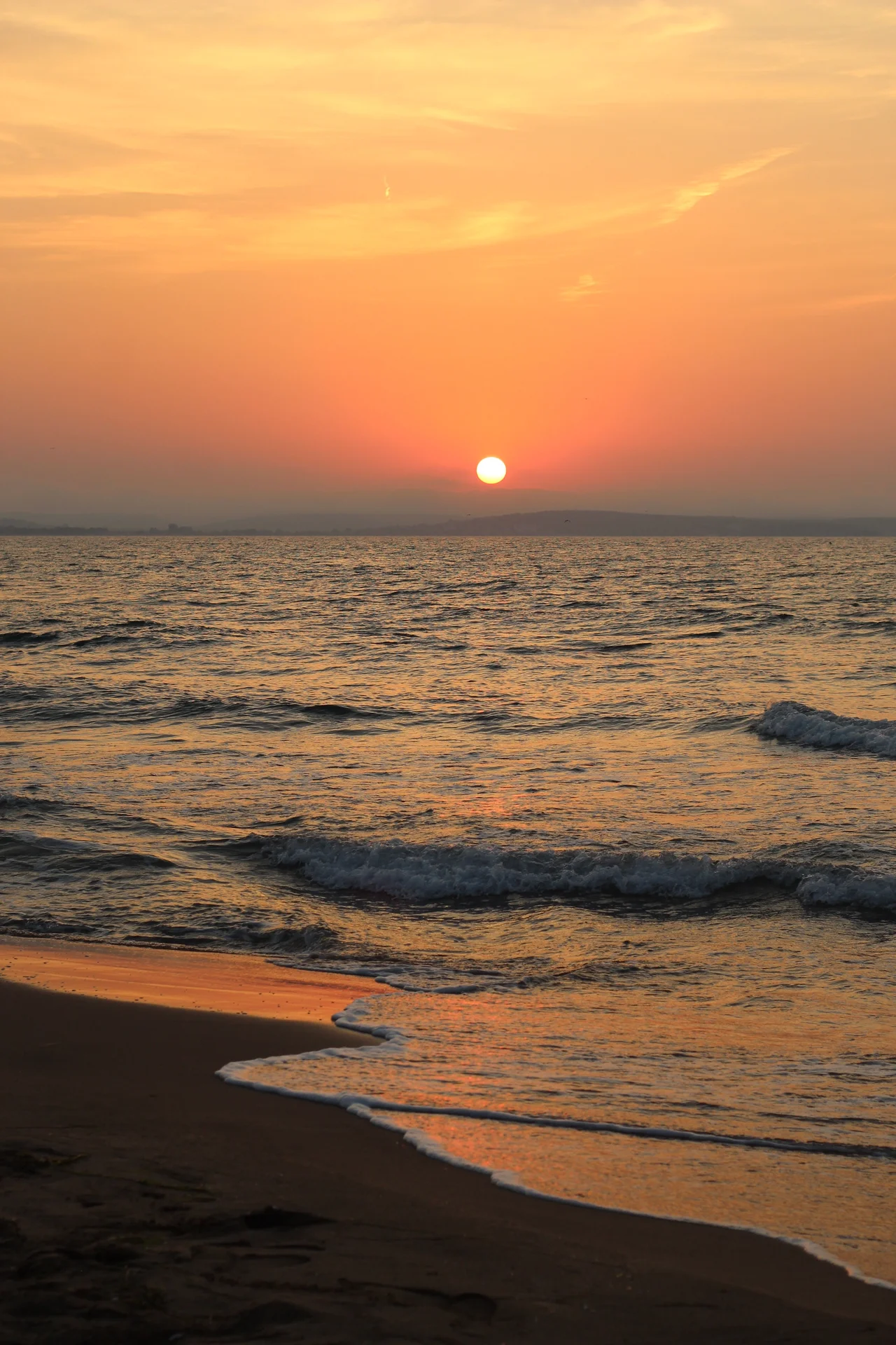 High quality minimalist sunset beach wallpaper by syd.trgt from Pexels