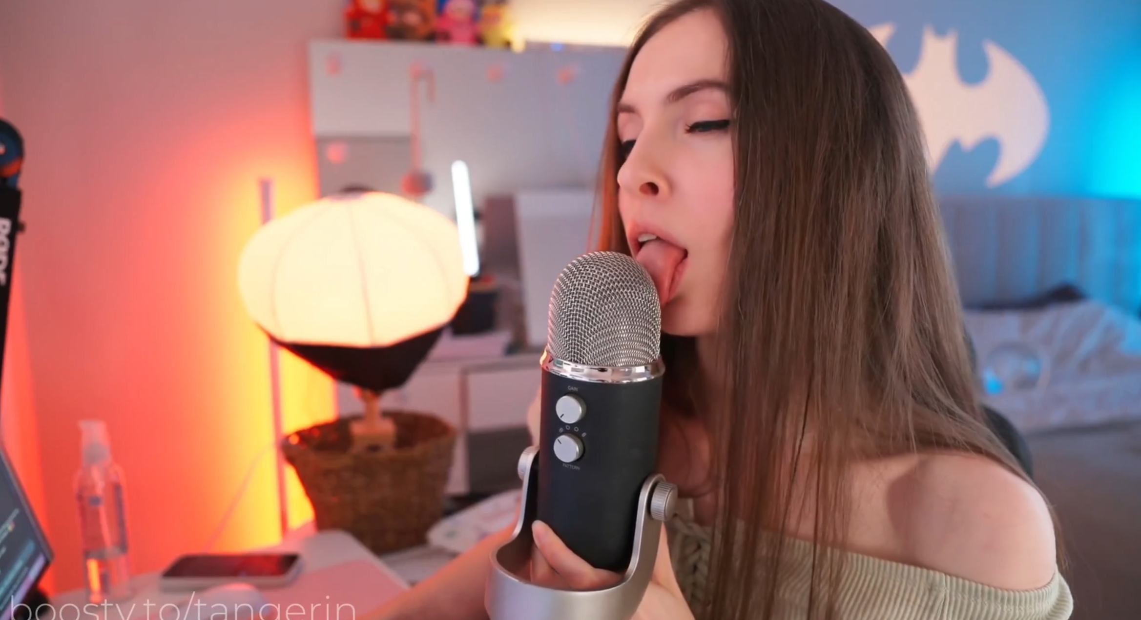 Blue Yeti licking [ Tangerin ]