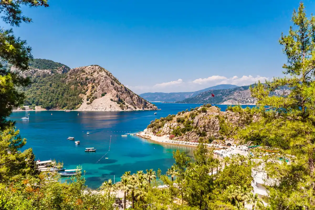 Patru copii spitalizați după ce ușa camerei cu abur a fost ruptă la Marmaris Resort