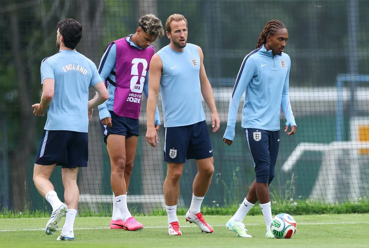 England Faces Mexico with Djed Spence Out After Training Injury