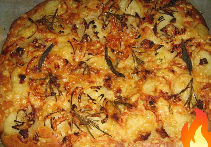 Постер Фокачча с картофелем и домашними колбасками