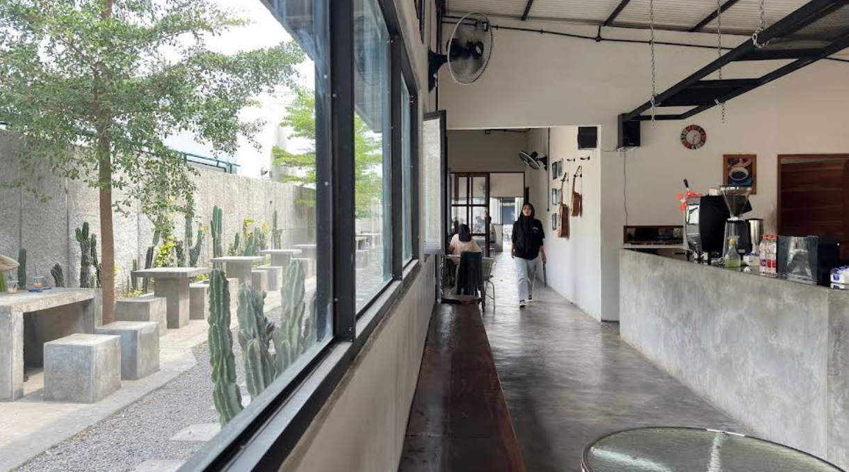 JOKO TINGKIR CAFE (Kampung Inggris Pare)