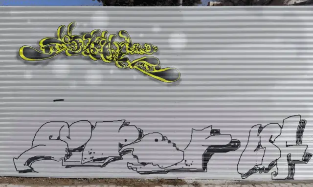 Graffiti artwork by Sumoe