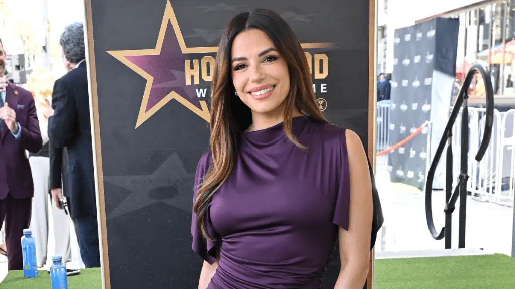 Eva Longoria Flaunts Curves in Figure-Hugging Dress