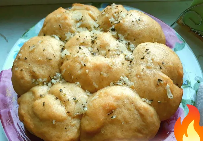 Постер Пампушки с чесноком (в мультиварке)