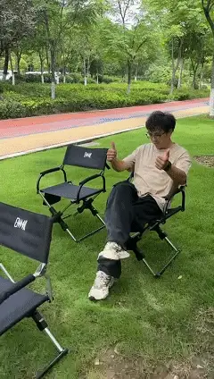 Cadeira abrindo e dobrando
