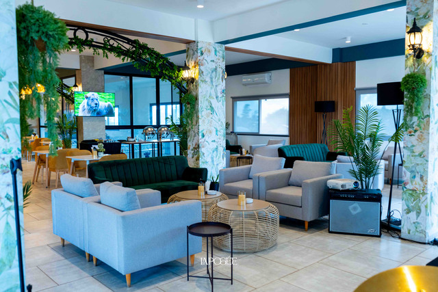 Lounge Bar