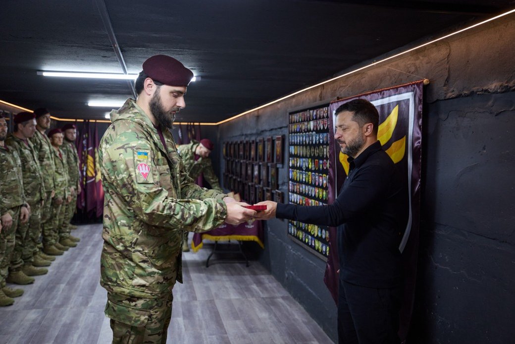 Президент вручив орден «Золота Зірка» командиру 95-ї бригади полковнику Руслану Маришеву та ордени військовим бригади